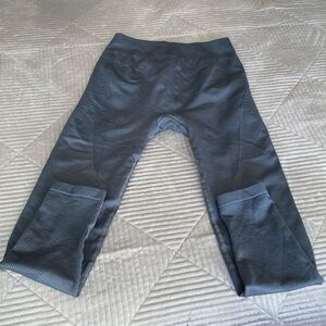 Alphalete Women’s gray compression leggings Size Unknown